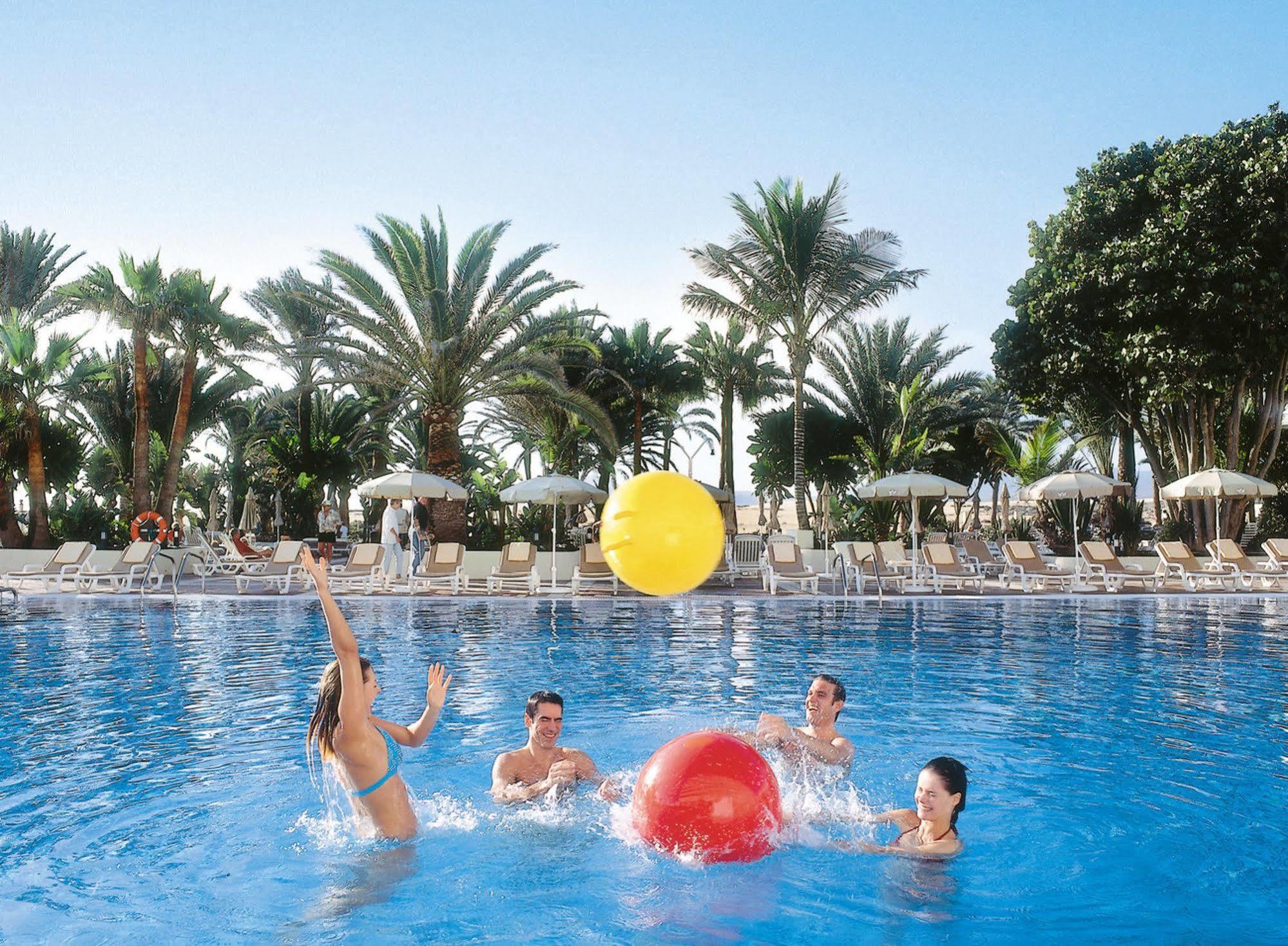 Hotel Riu Oliva Beach Resort Corralejo Exterior photo
