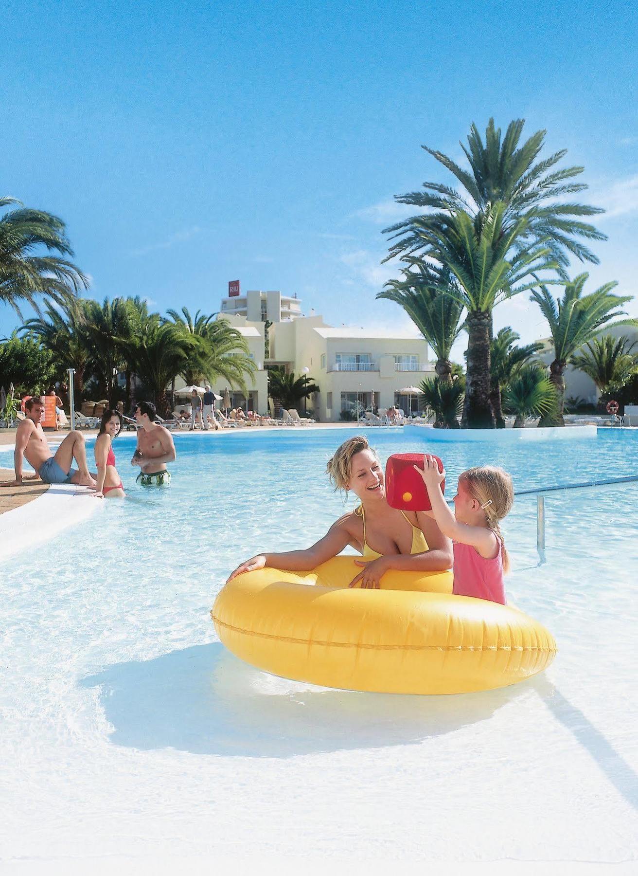 Hotel Riu Oliva Beach Resort Corralejo Exterior photo
